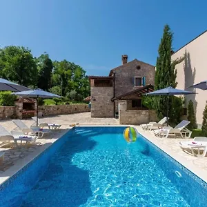  Villa Luan